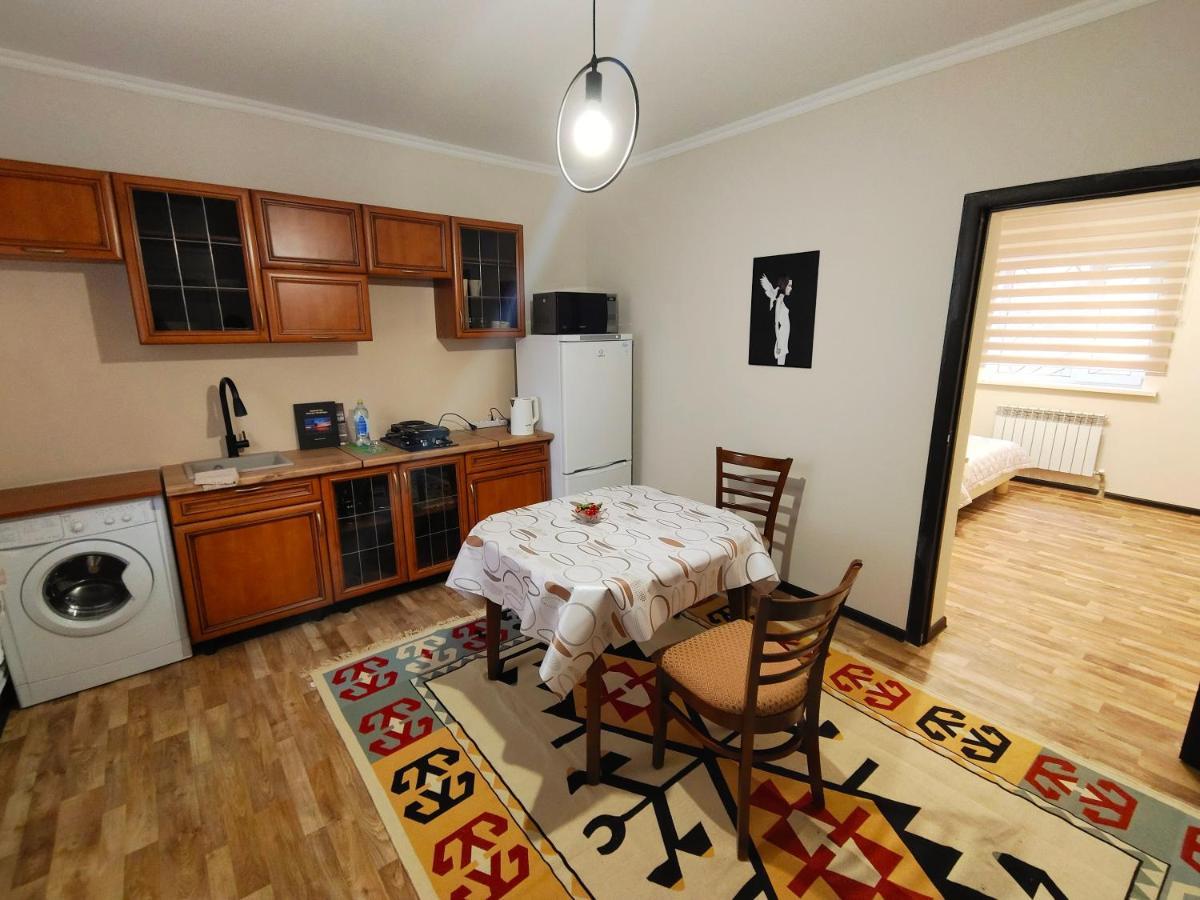 Apartamento Дом D Almatý Exterior foto